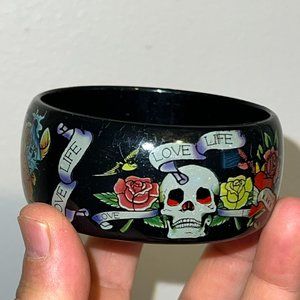 VINTAGE BLACK LOVE LIFE SKULL LUCITE PLASTIC BANGLE BRACELET
